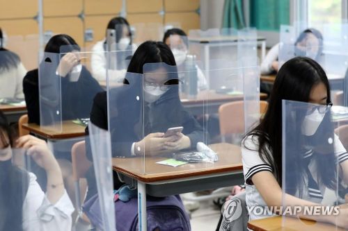 Mở cửa một ngày, trường học Hàn Quốc lại đóng cửa vì học sinh mắc COVID-19