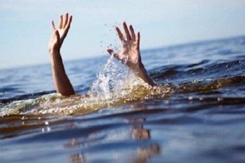 Hai học sinh đi tắm biển bị đuối nước
