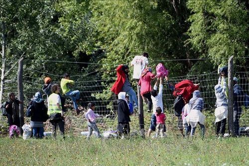 Hungary xóa bỏ các vùng quá cảnh đối với người xin tị nạn