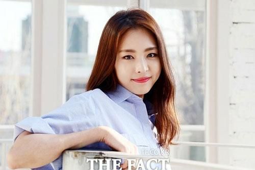 'Tình đầu quốc dân' Lee Yeon Hee kết hôn vào tháng 6