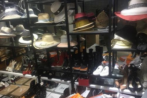 Hà Nội: Đột kích phố cổ, phát hiện gần 2.400 sản phẩm nhái hàng hiệu