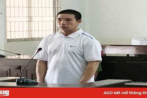 Gã hàng xóm 'bệnh hoạn'