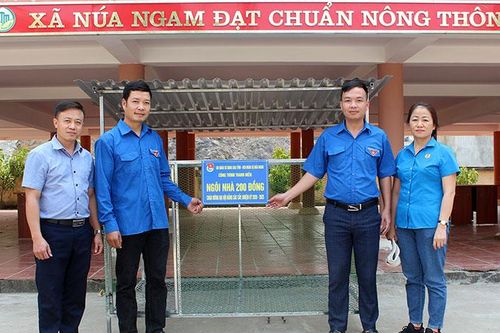 Những 'Ngôi nhà xanh' ở huyện Ðiện Biên