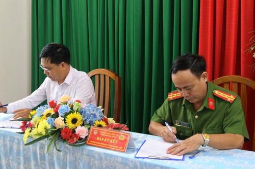 Hội Nông dân và Công an TP. Nha Trang ký kết Chương trình phối hợp đảm bảo an ninh trật tự