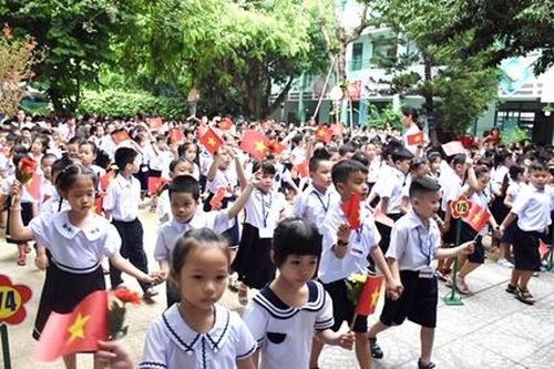 Mỗi tỉnh chọn từ ba bộ sách giáo khoa trở lên
