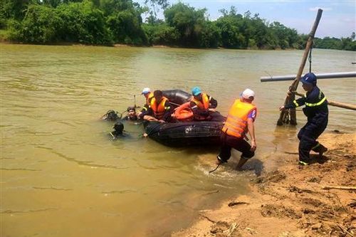 Phát hiện thi thể một bé gái trên sông Vĩnh Phước