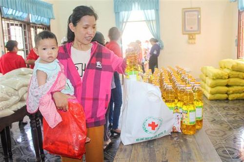 500 người nghèo được nhận hỗ trợ từ mô hình 'Chợ nhân đạo'