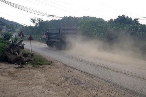 Sớm khắc phục tình trạng ô nhiễm bụi trên tuyến Quốc lộ 1B