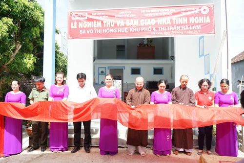 Thêm một hộ nghèo có nhà mới từ sự hỗ trợ của chùa