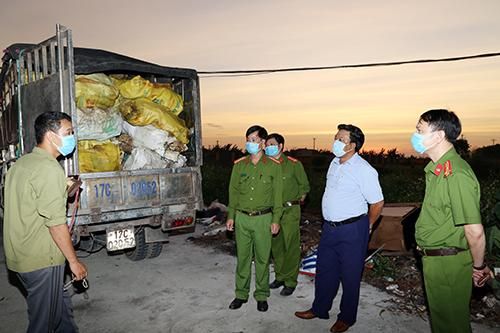 2 tấn xương động vật đang phân hủy trên xe ô tô bị phát hiện