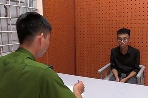 Rủ bạn mang hung khí xử người nhắn tin làm quen bạn gái mình