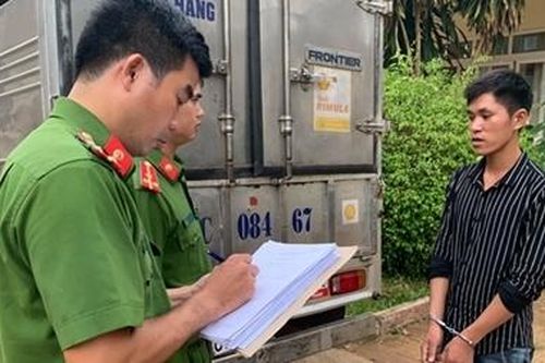 Con nghiện trộm ô tô bỏ trốn hàng nghìn cây số vẫn không thoát