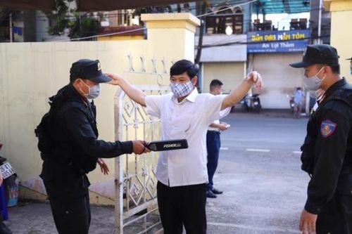 An ninh thắt chặt trong phiên tòa xét xử vụ gian lận thi cử ở Sơn La
