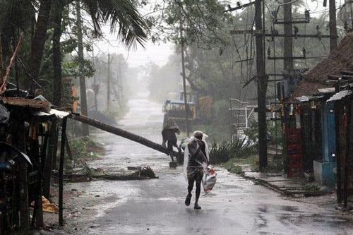 Siêu bão Amphan đổ bộ Ấn Độ và Bangladesh, ít nhất 14 người thiệt mạng