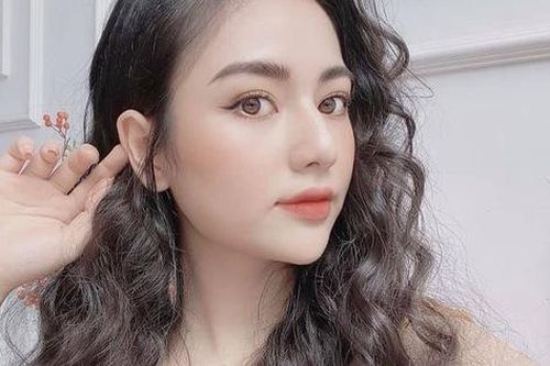 Việt Hoa 'Đào đanh đá': Bốp chát, gai góc trên phim, ngoài đời nhút nhát