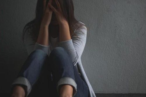 Ngày em gái tôi mất, mẹ tôi gào khóc uất hận khi một người phụ nữ giàu tự xưng là mẹ bạn trai của em gái tôi đến viếng