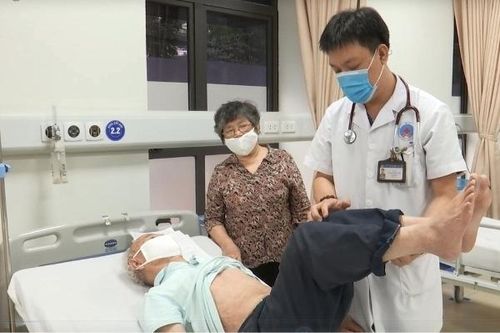 Nhiều người nhập viện giữa nắng nóng đỉnh điểm, bác sĩ chỉ cách để luôn khỏe mạnh