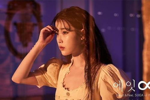 Cứ tưởng IU nhờ thầy bói, ngờ đâu chọn ngày sinh cho 'Eight' đơn giản cỡ này