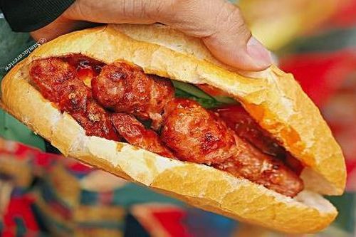 Thực đơn 'chống gầy' lý tưởng: Cơm gà xối mỡ và bánh mì nem nướng ngon lịm tim