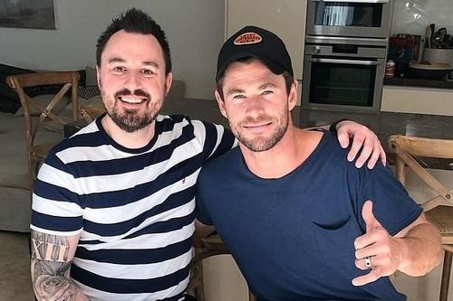 Chris Hemsworth mời nạn nhân vụ đánh bom show Ariana Grande dự thảm đỏ