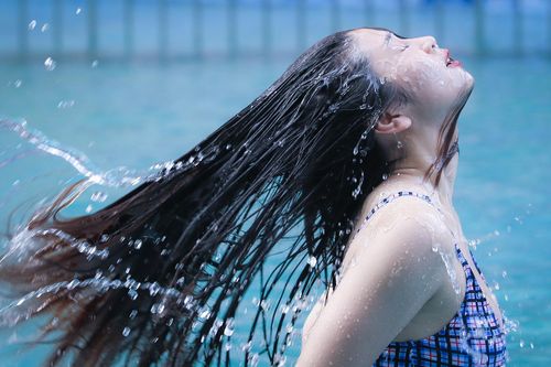 Hot girl múa côn sợ không ai yêu vì quá mạnh mẽ