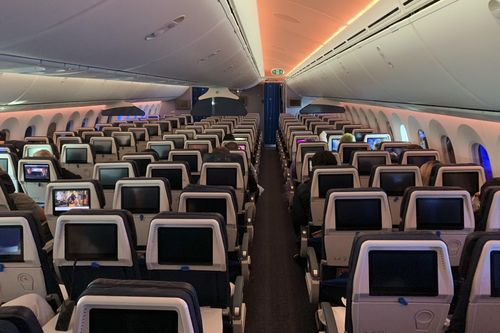 Máy bay chở 50 người, sạch sẽ 'như vừa được xuất xưởng' sau dịch