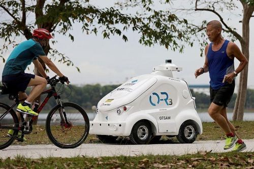 Chó robot, xe điều khiển từ xa chống dịch ở Singapore