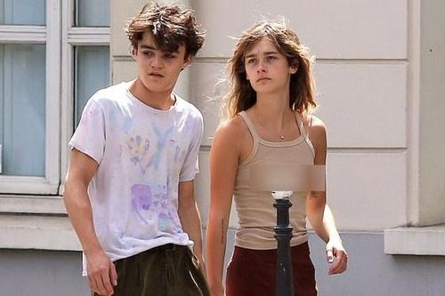 Con trai Johnny Depp lần hiếm hoi xuất hiện trên phố