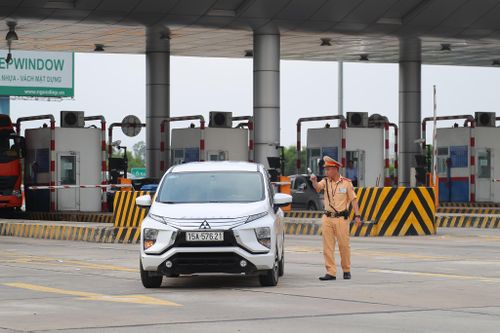 Toàn quốc xử phạt hơn 100.000 trường hợp trong tuần đầu tổng kiểm soát phương tiện