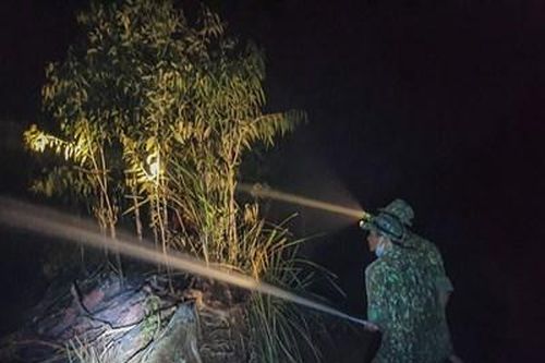 Quân khu 9 huy động hàng trăm cán bộ, chiến sĩ tham gia chữa cháy rừng