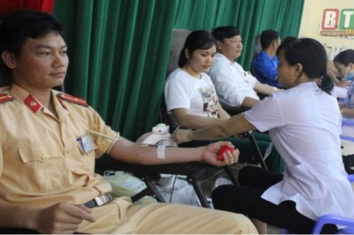 Gần 400 đoàn viên, thanh niên huyện Tiền Hải tham gia hiến máu tình nguyện