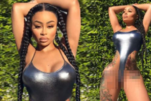 'Vũ nữ thoát y' Blac Chyna gây sốc với áo tắm xẻ dưới phản cảm