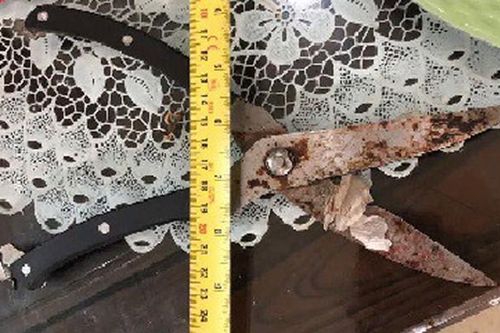Khởi tố đối tượng dùng kéo sát hại bạn vợ