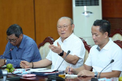 Bộ trưởng 'nhắc' VFF hỗ trợ tối đa cho ông Park Hang Seo