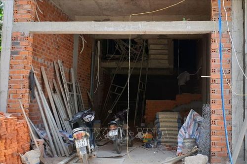 4 người bị thương do sập giàn giáo từ độ cao 3m