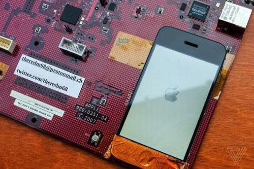 Cận cảnh nguyên mẫu đầu tiên của iPhone được thử nghiệm