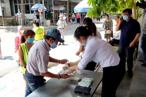 Những suất cơm nghĩa tình