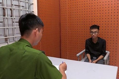 Rủ bạn mang hung khí xử người nhắn tin làm quen bạn gái mình