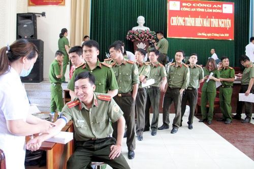 300 cán bộ chiến sĩ Công an tỉnh Lâm Đồng tham gia hiến máu tình nguyện