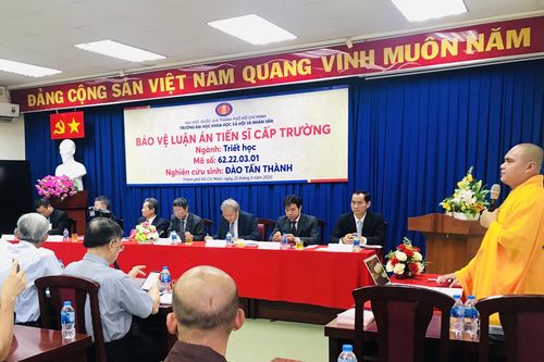 Một tu sĩ trẻ bảo vệ thành công luận án tiến sĩ