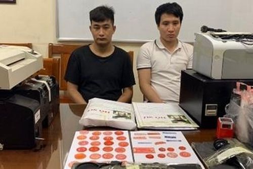 Bắt 2 đối tượng sản xuất, mua bán dấu giả
