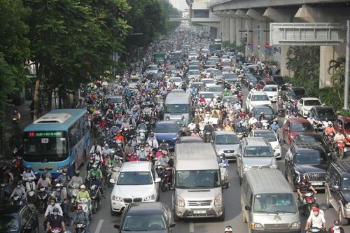 Ùn tắc giao thông lại diễn biến phức tạp