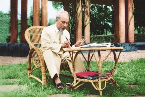 'Hồ Chí Minh - nhà ngụ ngôn kiệt xuất'