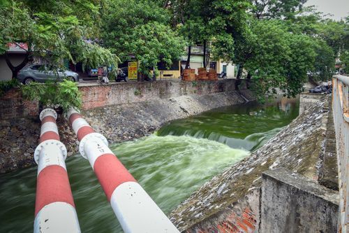 Lắp đặt cống ngầm, sông Tô Lịch có hy vọng hồi sinh