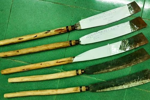 Nhóm thanh niên cầm dao đuổi chém người vì mâu thuẫn tiền bạc
