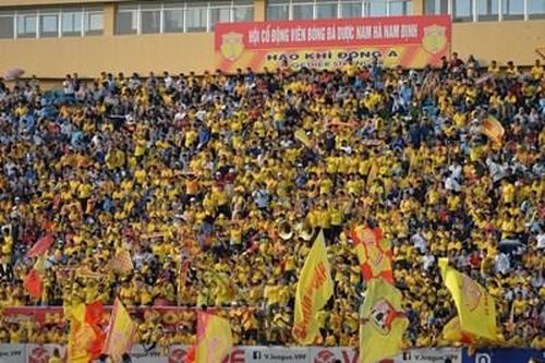 Sân Thiên Trường bùng nổ