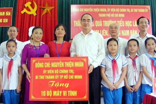 Bí thư Thành ủy TPHCM Nguyễn Thiện Nhân thăm, làm việc tại Nghệ An