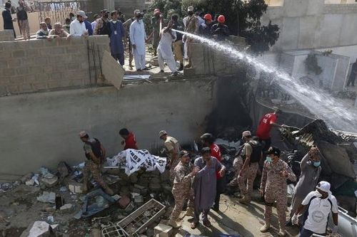 Vụ rơi máy bay chở khách ở Pakistan: 97 người thiệt mạng và 2 người sống sót, chiến dịch tìm kiếm cứu hộ kết thúc