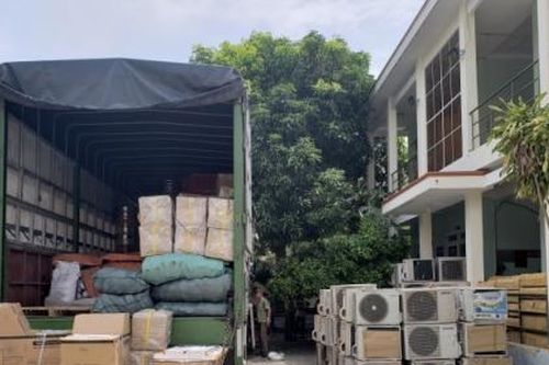 Quảng Nam: Tạm giữ lô hàng trên xe tải nghi nhập lậu