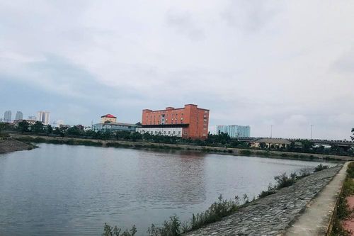 Phát hiện thi thể bé gái ở hồ nước Cửa Nam, chưa có người thân đến nhận